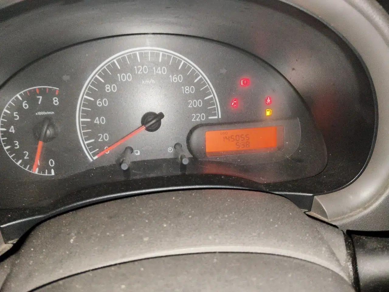 Nissan Sunny 2011 1.5XE Manual Comfort Edition — миниатюра 12