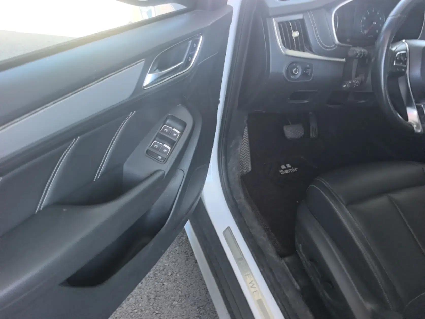 Roewe RX5 2018 20T Two-Wheel Drive Automatic Flagship Edition — миниатюра 18