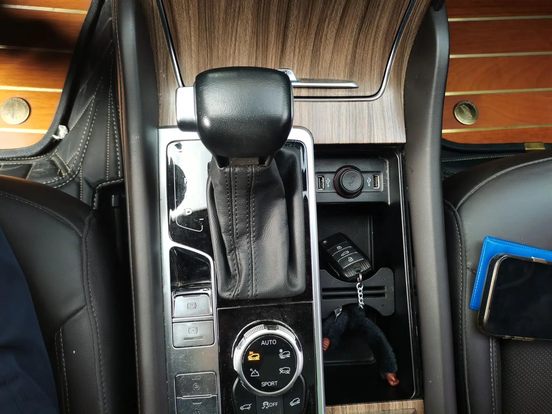 Roewe RX8 2019 30T Smart Connectivity All-Wheel Drive Supreme Edition — миниатюра 14