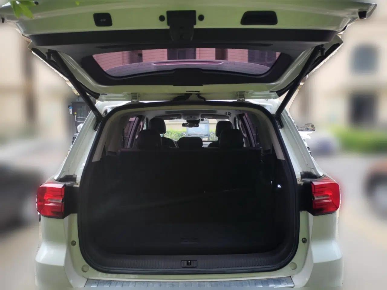 Roewe RX8 2019 30T Smart Connectivity All-Wheel Drive Supreme Edition — миниатюра 19