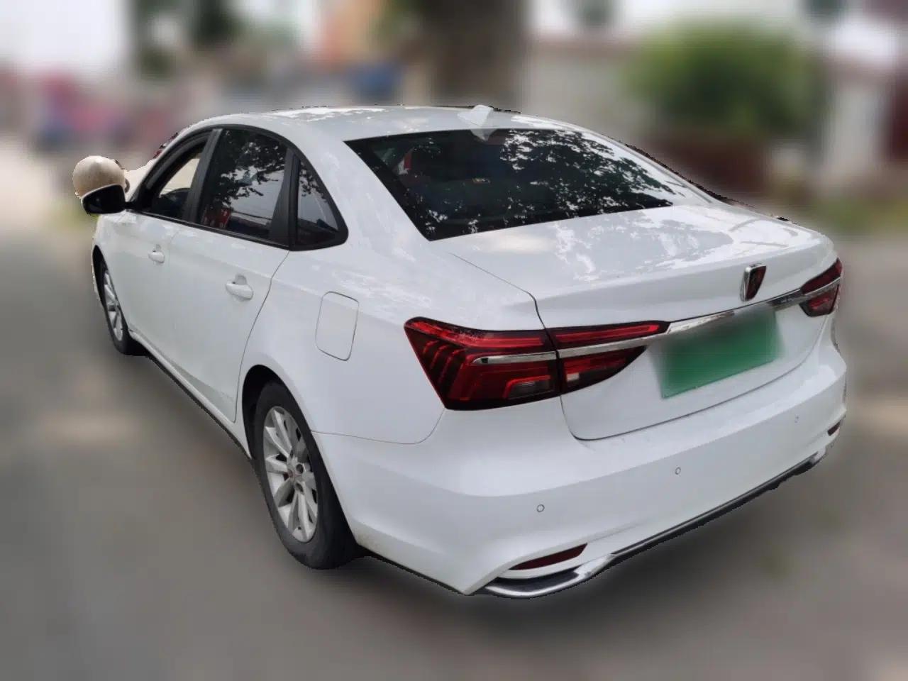 Roewe i6 New Energy 2017 45T Hybrid Connect & Smart Enjoyment Edition — миниатюра 4