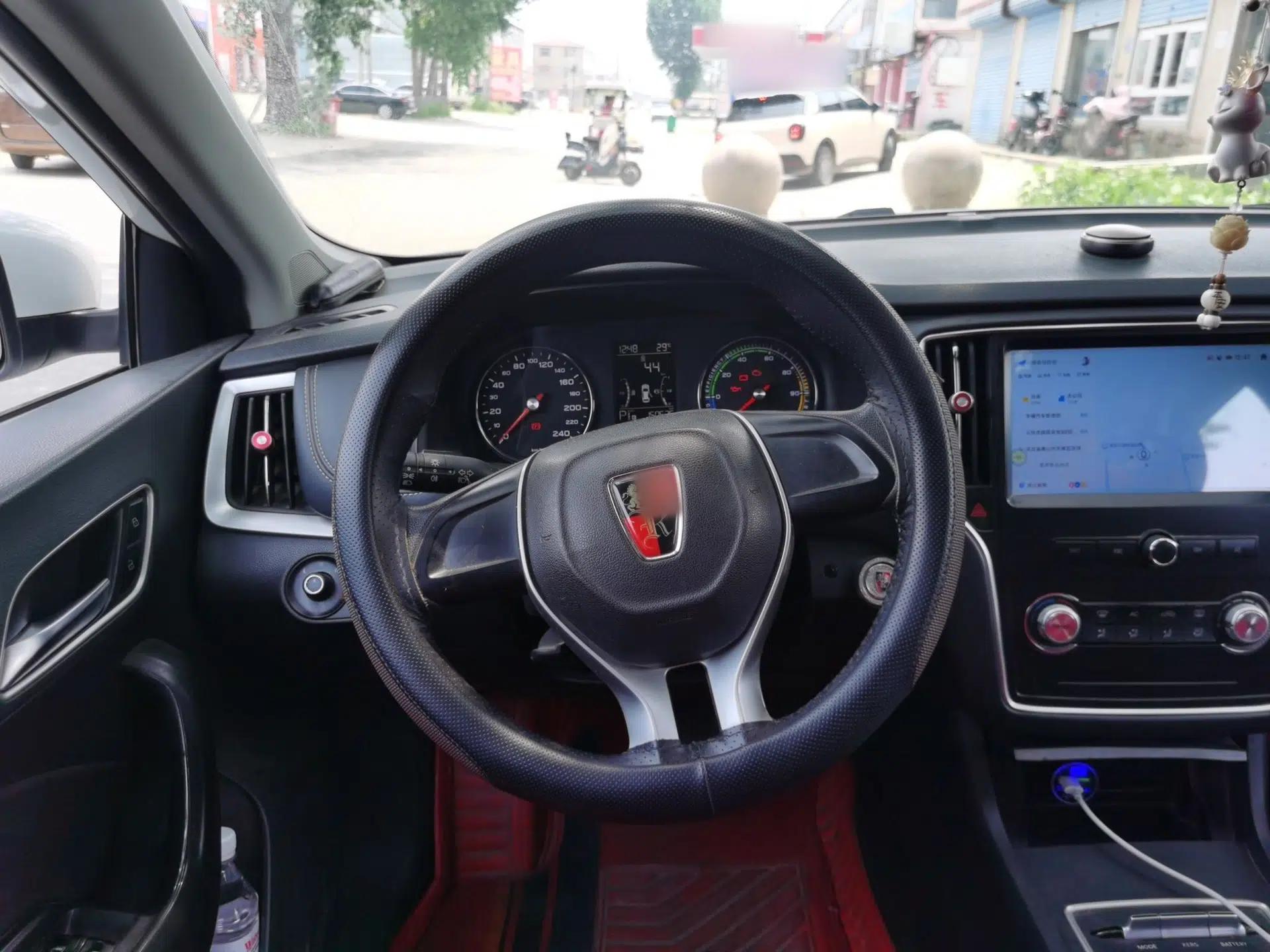 Roewe i6 New Energy 2017 45T Hybrid Connect & Smart Enjoyment Edition — миниатюра 10