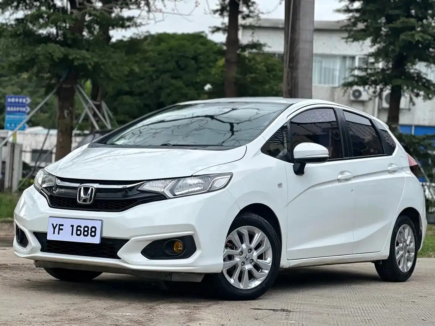 Honda Fit 2018 1.5L CVT Comfort Sunroof Edition — миниатюра 1