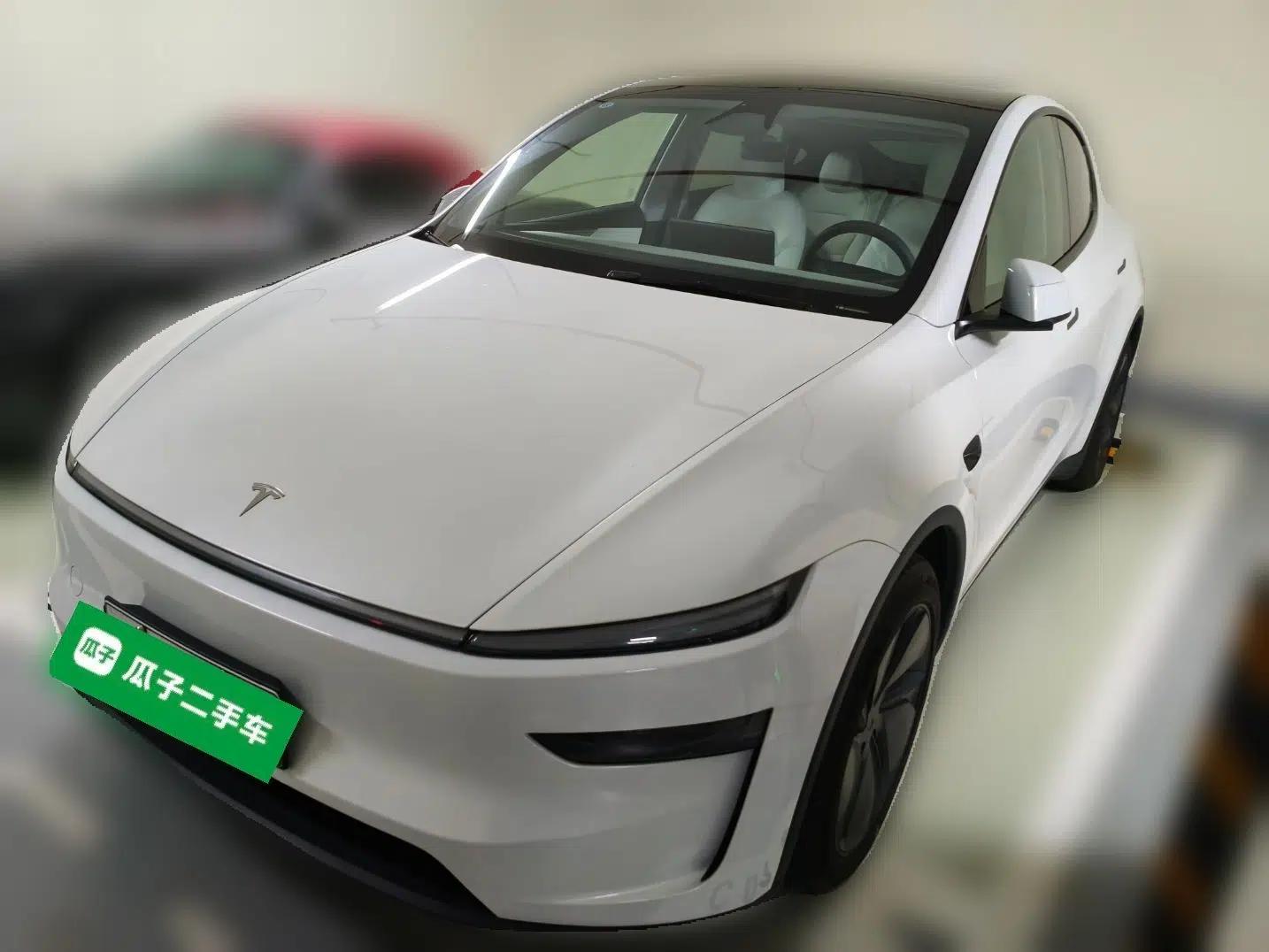 Tesla Model Y 2025 Updated Version Long-Range All-Wheel Drive — миниатюра 1