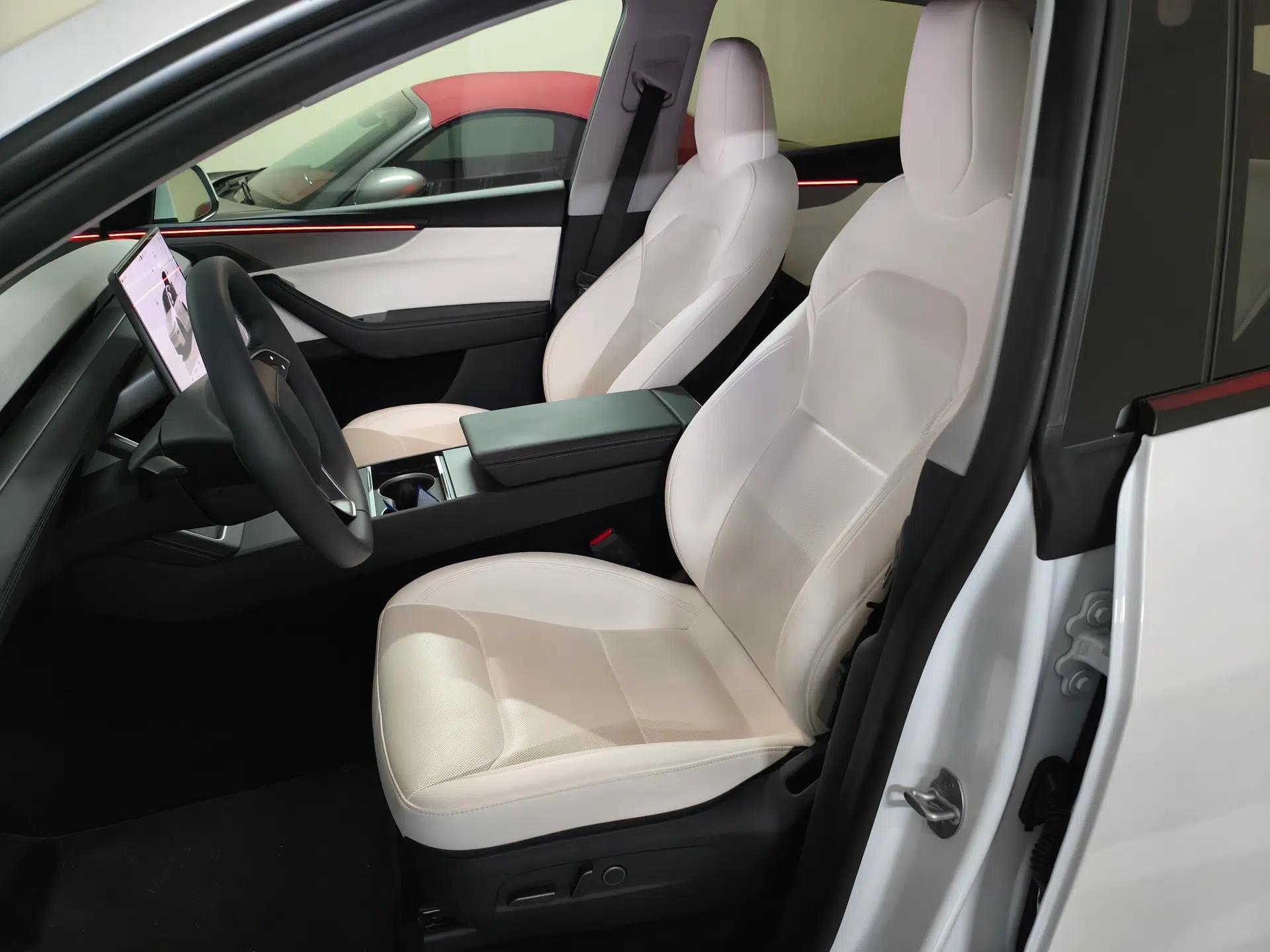Tesla Model Y 2025 Updated Version Long-Range All-Wheel Drive — миниатюра 15
