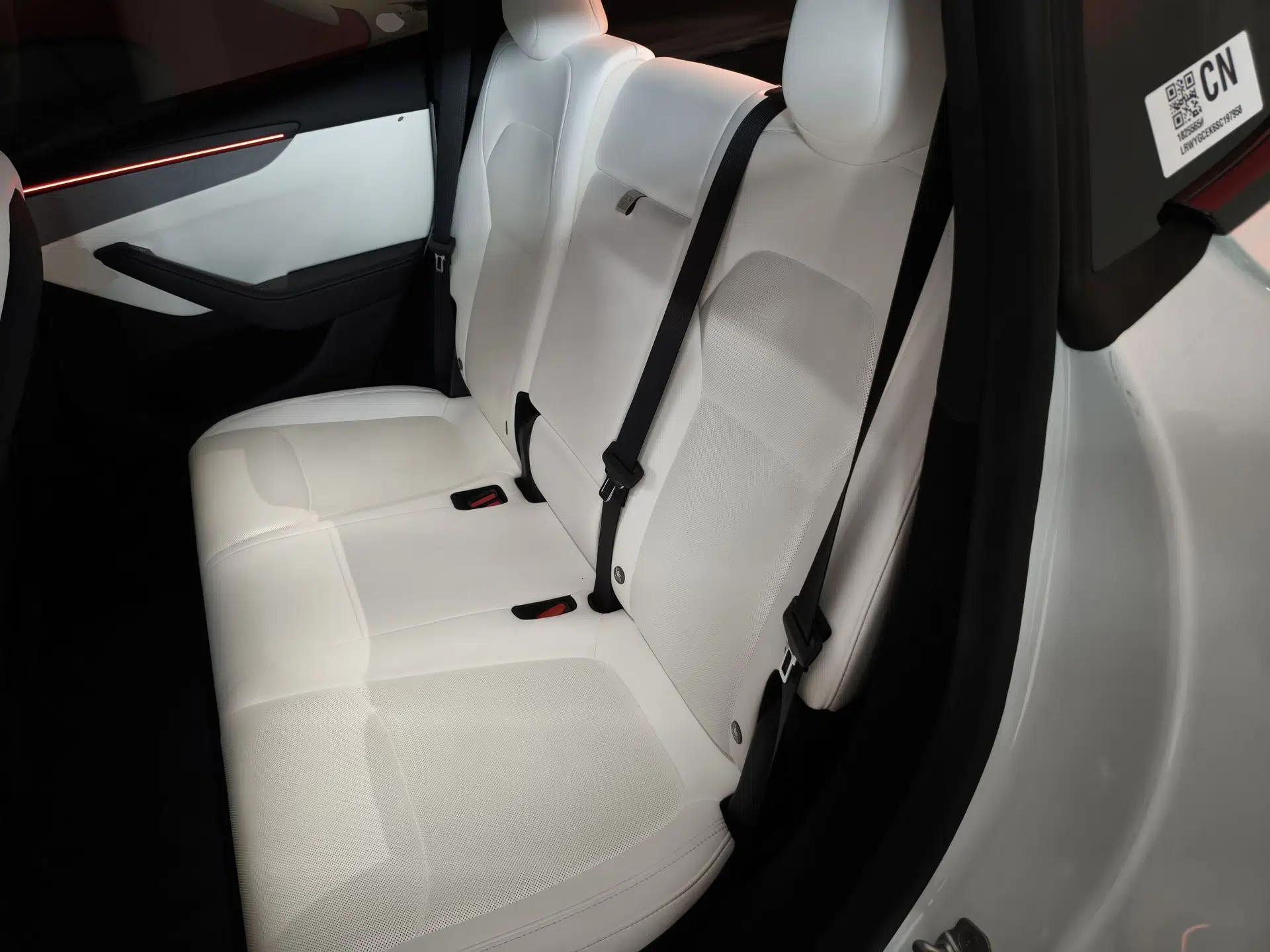 Tesla Model Y 2025 Updated Version Long-Range All-Wheel Drive — миниатюра 17