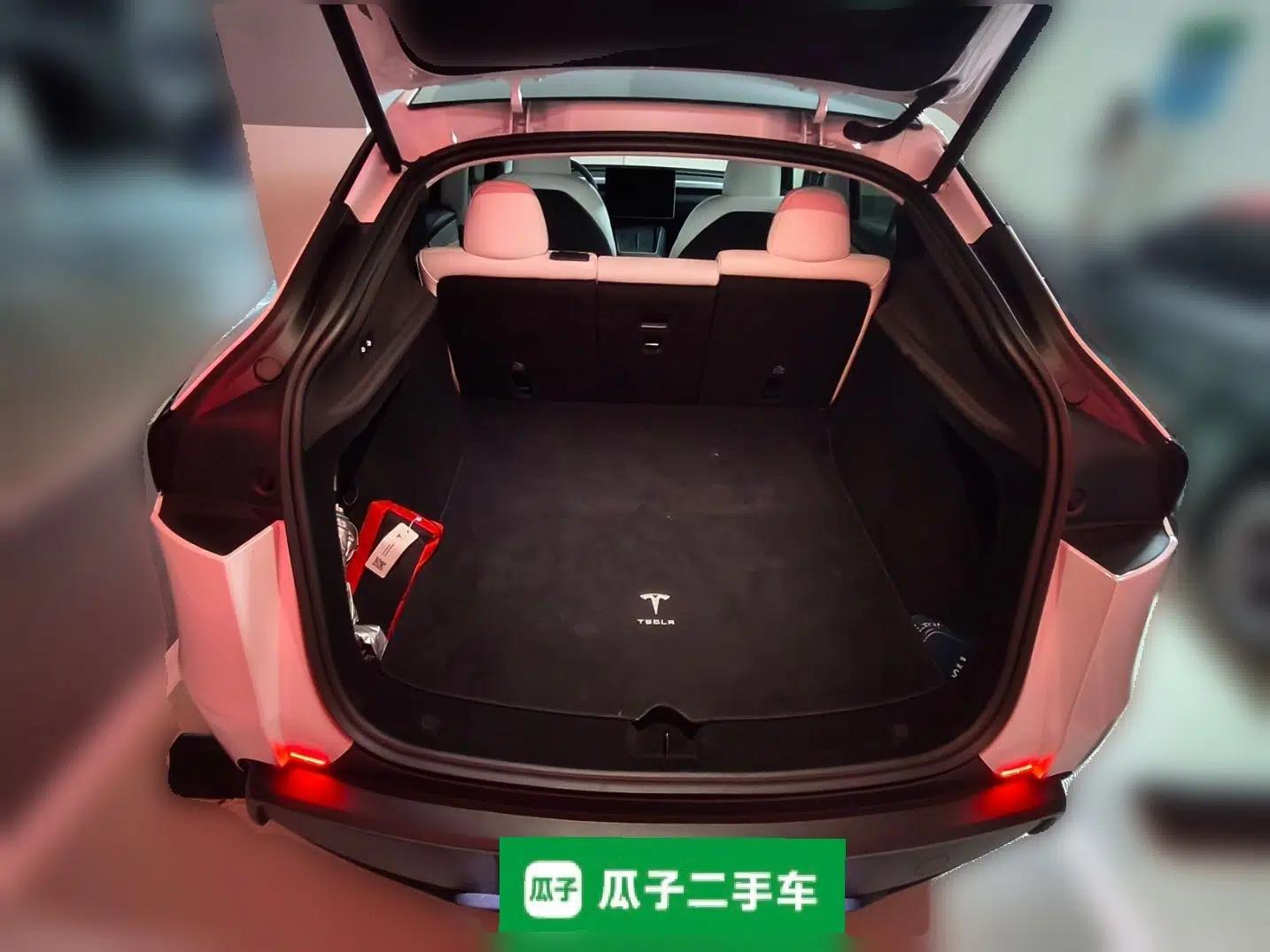 Tesla Model Y 2025 Updated Version Long-Range All-Wheel Drive — миниатюра 19