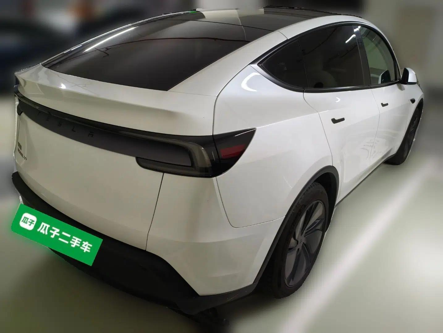 Tesla Model Y 2025 Updated Version Long-Range All-Wheel Drive — миниатюра 6