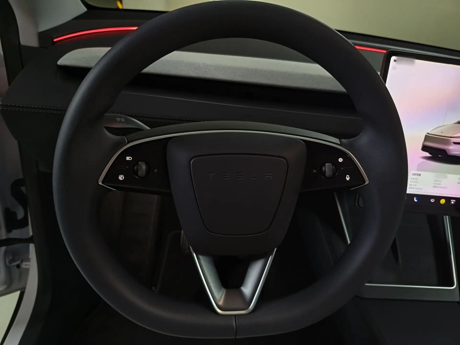 Tesla Model Y 2025 Updated Version Long-Range All-Wheel Drive — миниатюра 10