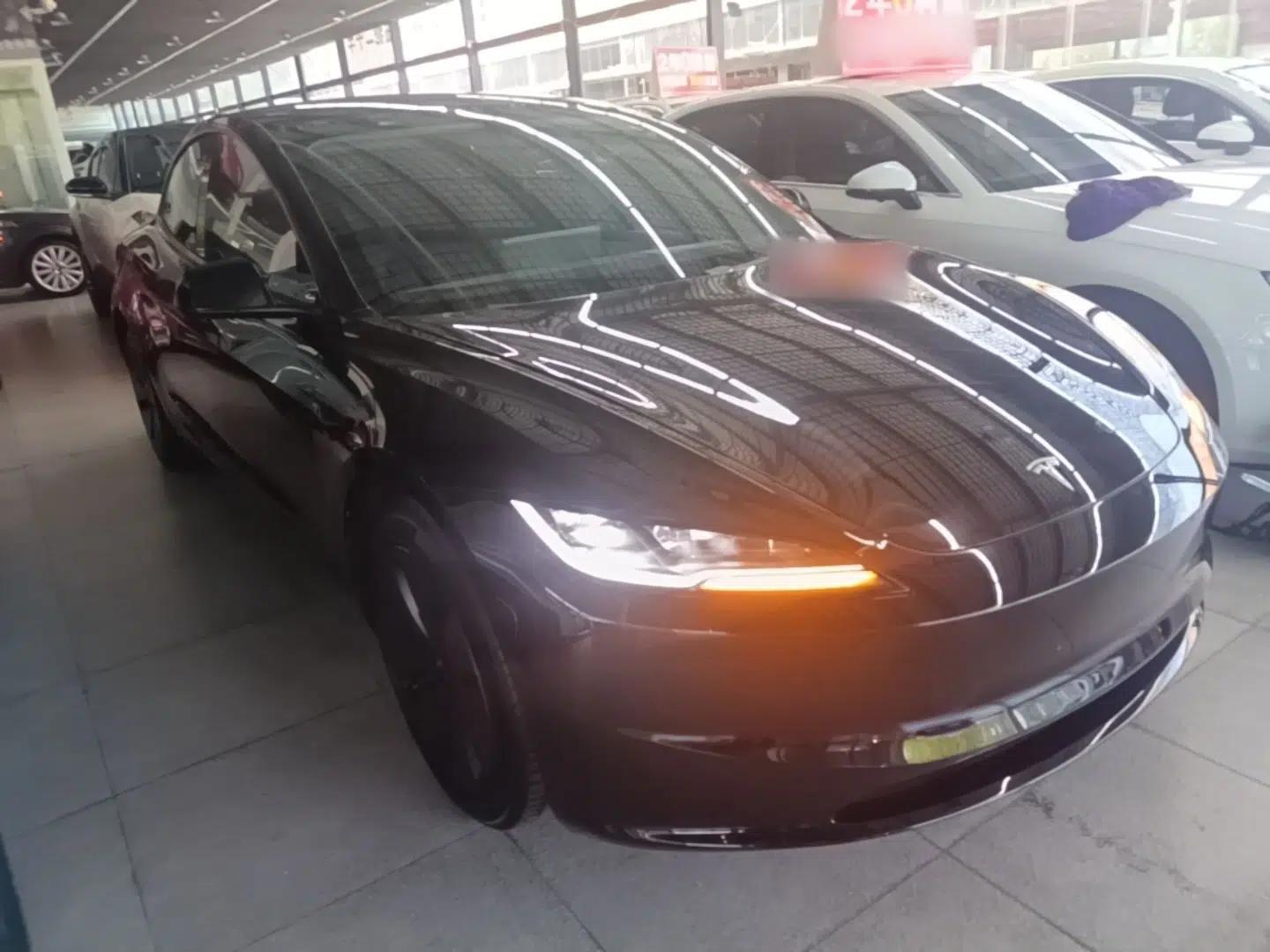 Tesla Model 3 2023 Rear-Wheel-Drive Version — миниатюра 3