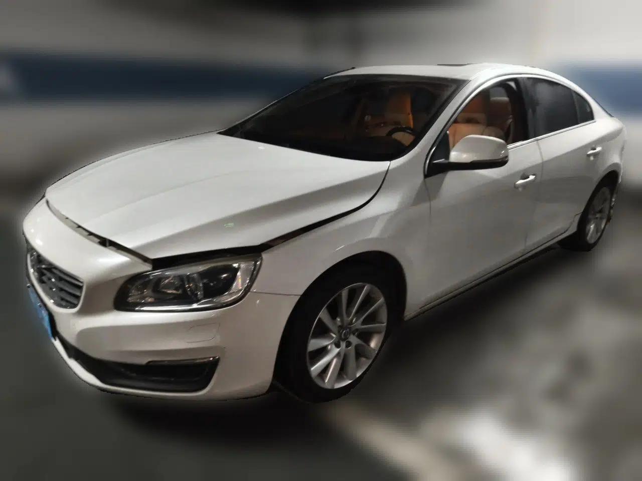 Volvo S60 2015 S60L 2.0T Zhiyuan Edition — миниатюра 1