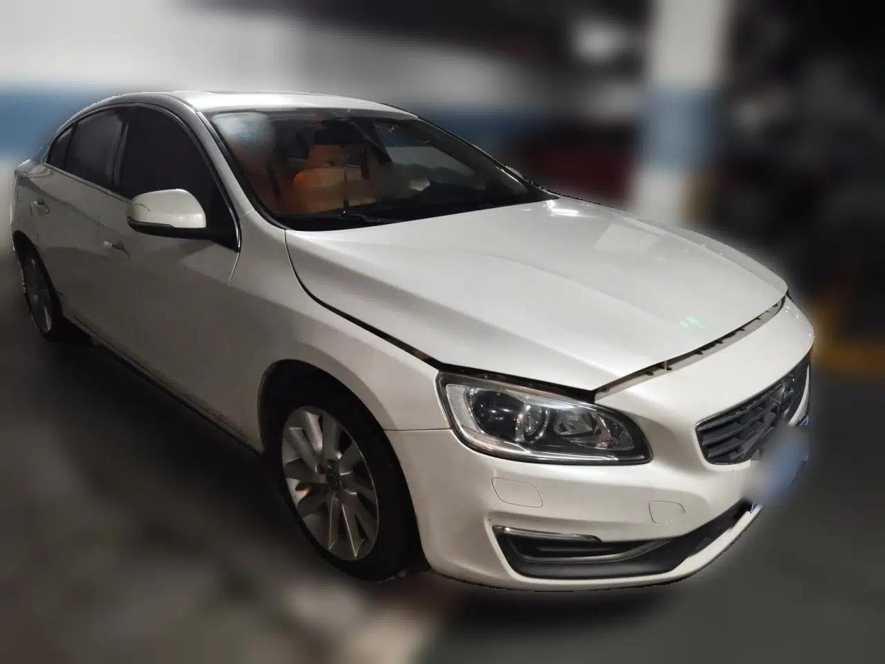 Volvo S60 2015 S60L 2.0T Zhiyuan Edition — миниатюра 3