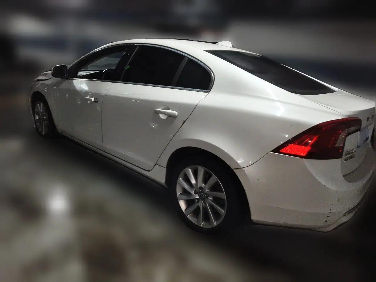 Volvo S60 2015 S60L 2.0T Zhiyuan Edition — миниатюра 4