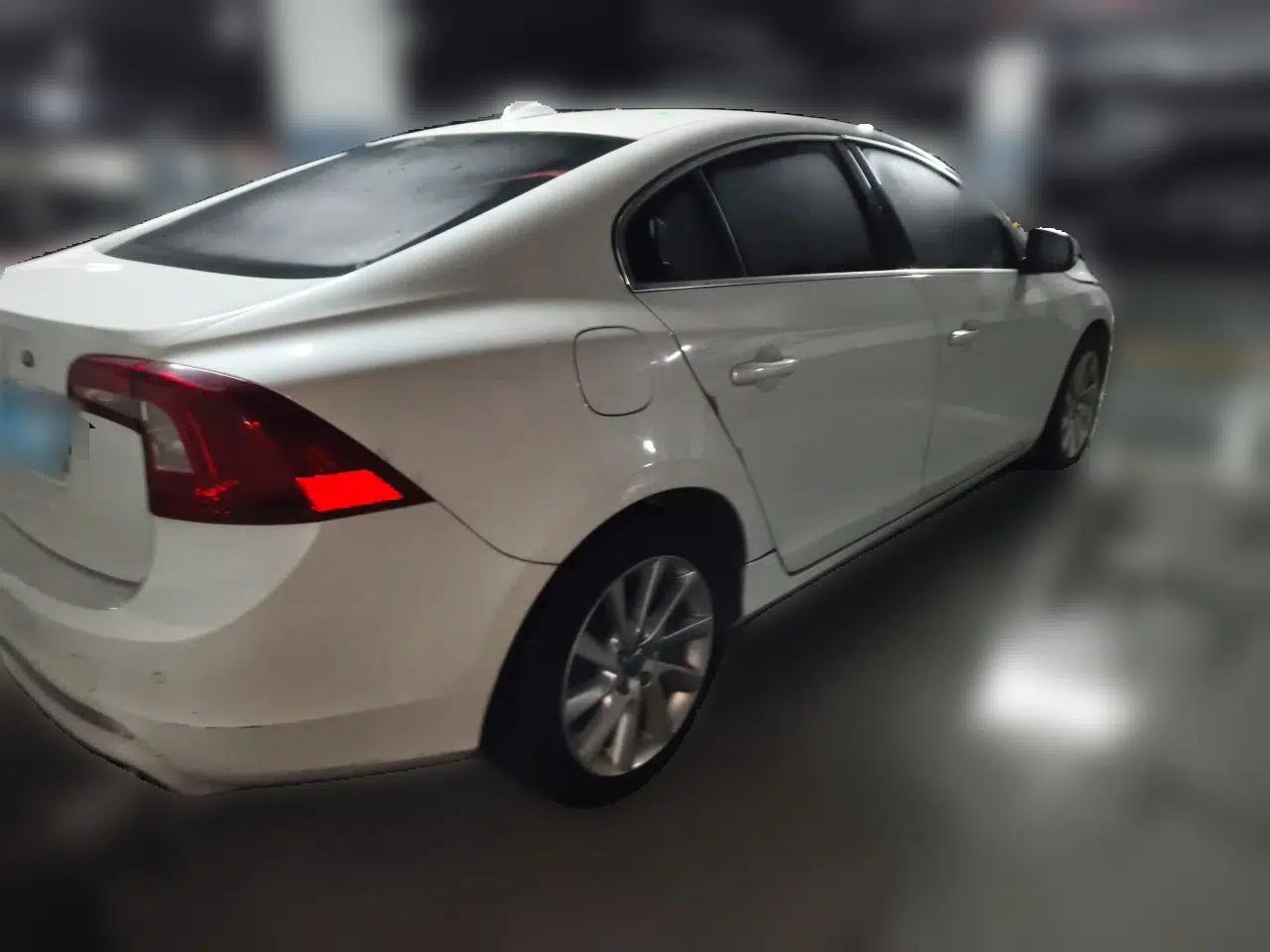 Volvo S60 2015 S60L 2.0T Zhiyuan Edition — миниатюра 6
