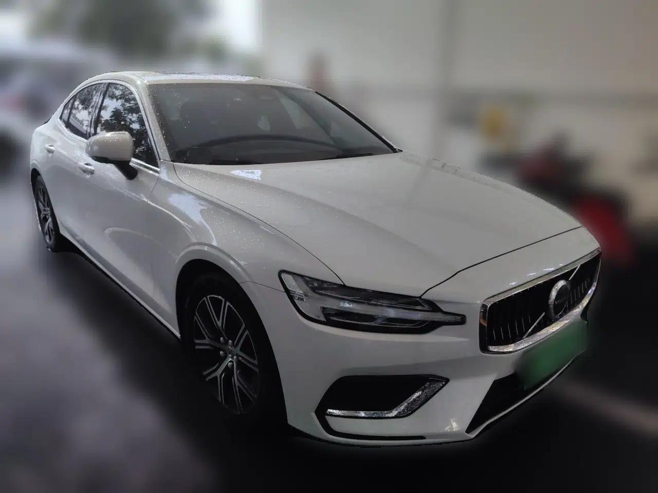 Volvo S60 2023 B4 Zhiyi Luxury Edition — миниатюра 3