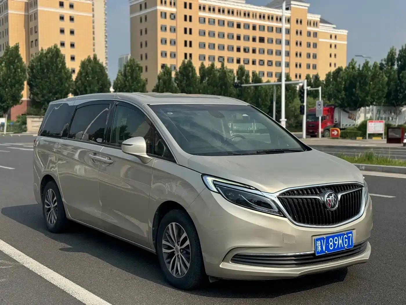 Buick GL8 2017 ES 28T Luxury Edition (National V Emission Standard) — миниатюра 3