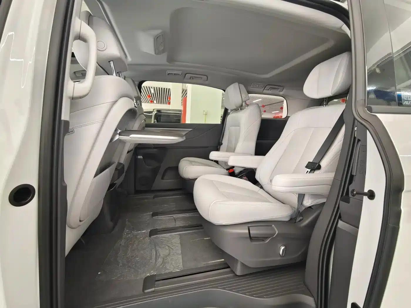 Buick GL8 2025 Luxury Smart Edition — миниатюра 11
