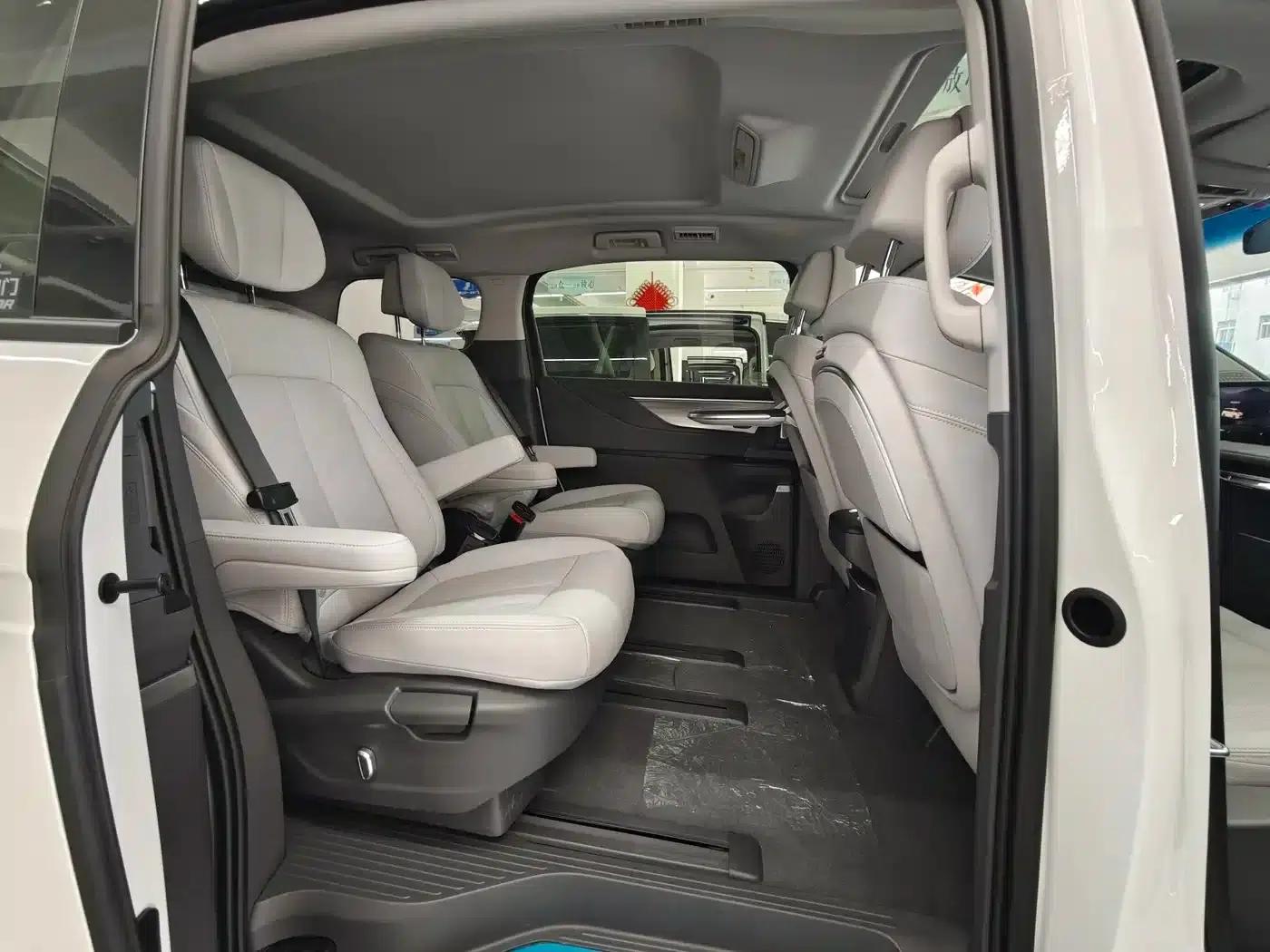 Buick GL8 2025 Luxury Smart Edition — миниатюра 16