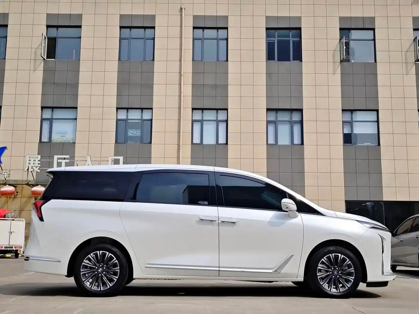 Buick GL8 2025 Luxury Smart Edition — миниатюра 4