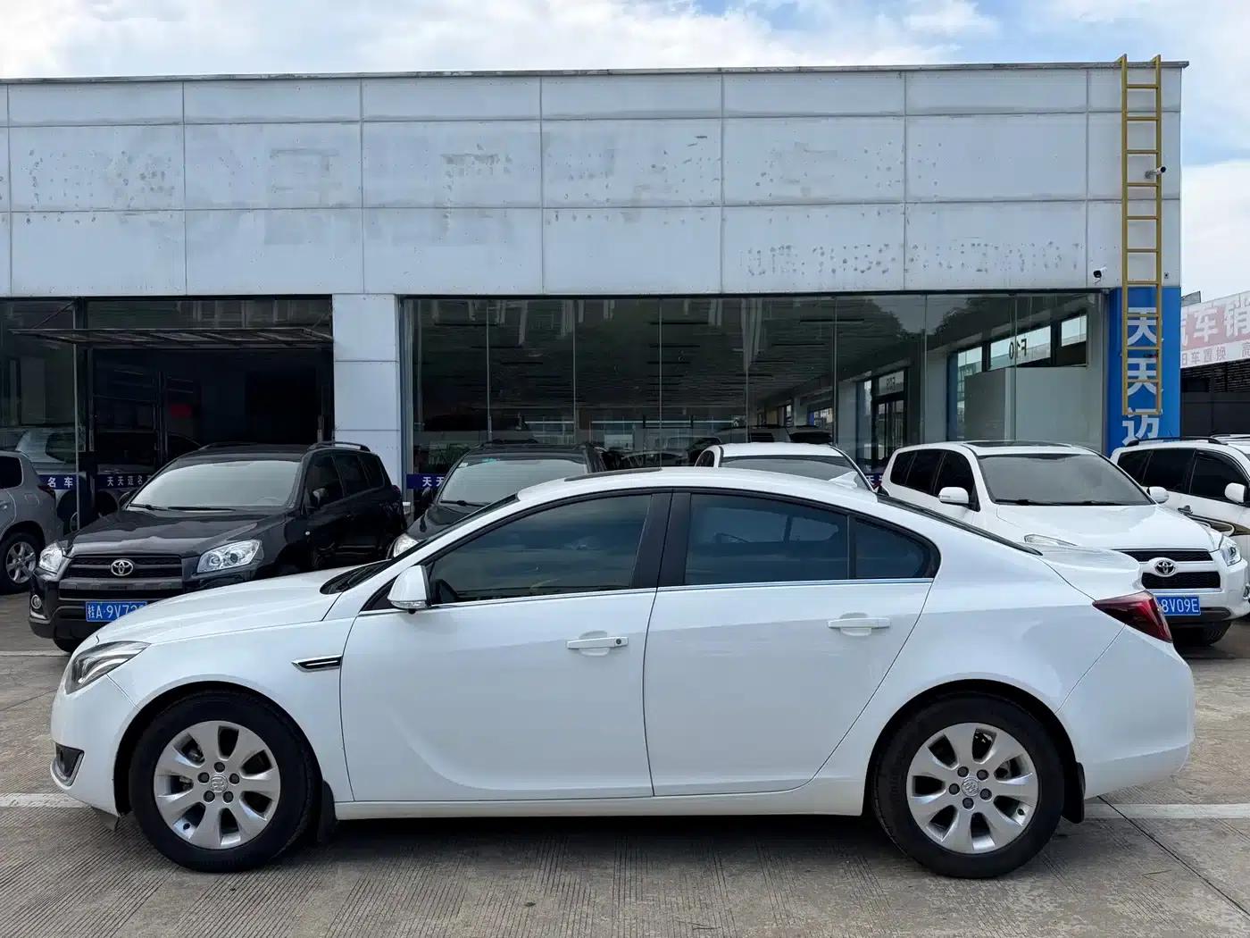 Buick Regal 2014 2.0L Leading Fashion Edition — миниатюра 2