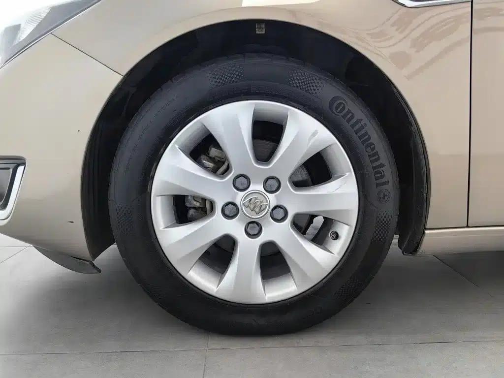 Buick Regal 2015 2.0L Leading Fashion Edition — миниатюра 17