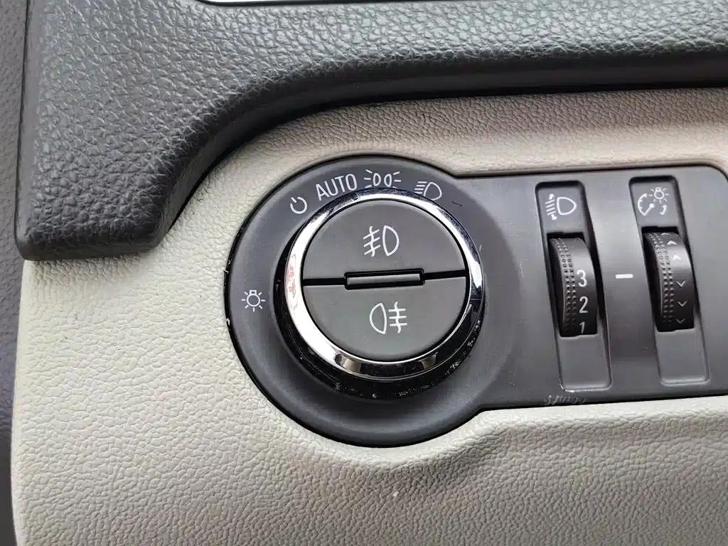 Buick Regal 2015 2.0L Leading Fashion Edition — миниатюра 21