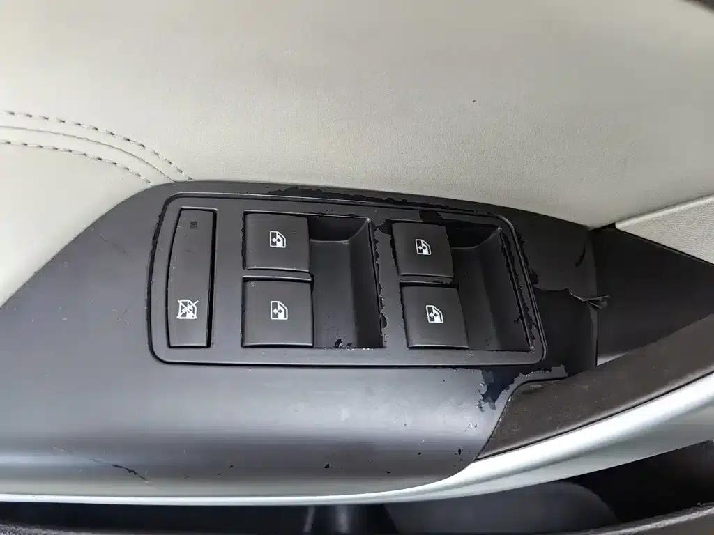 Buick Regal 2015 2.0L Leading Fashion Edition — миниатюра 9