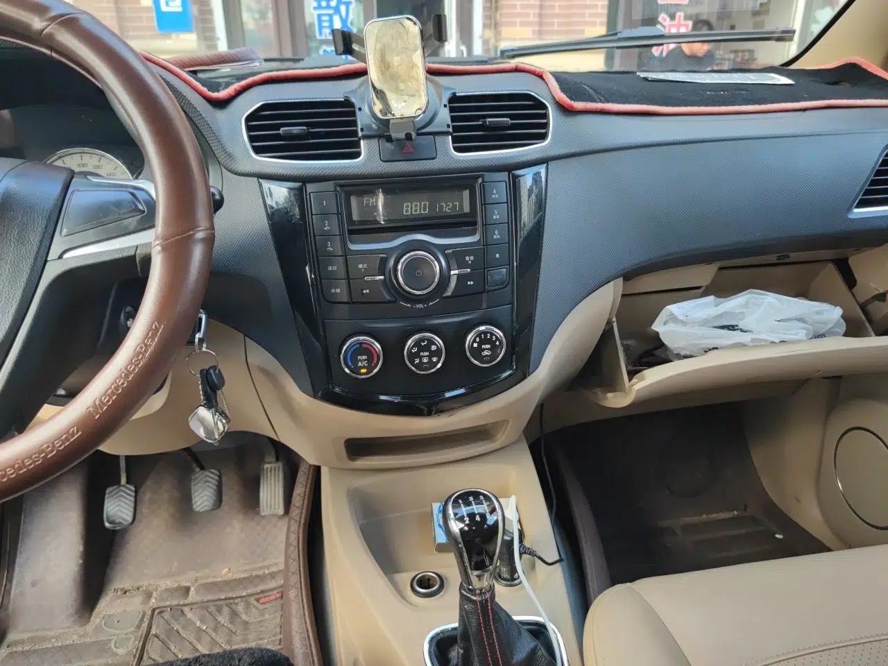 Wuling Hongguang 2014 1.5L S Comfort Model — миниатюра 13