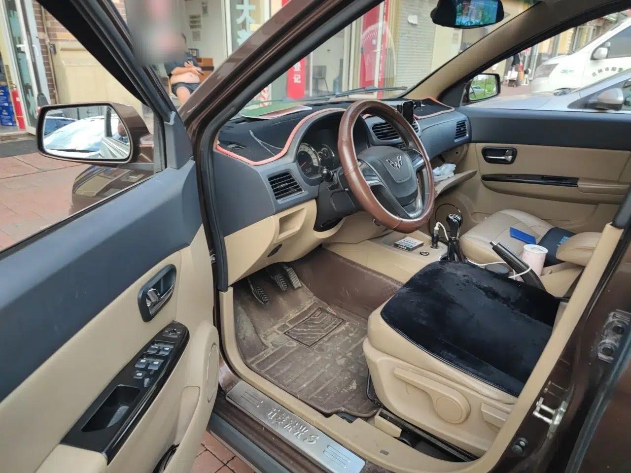 Wuling Hongguang 2014 1.5L S Comfort Model — миниатюра 16