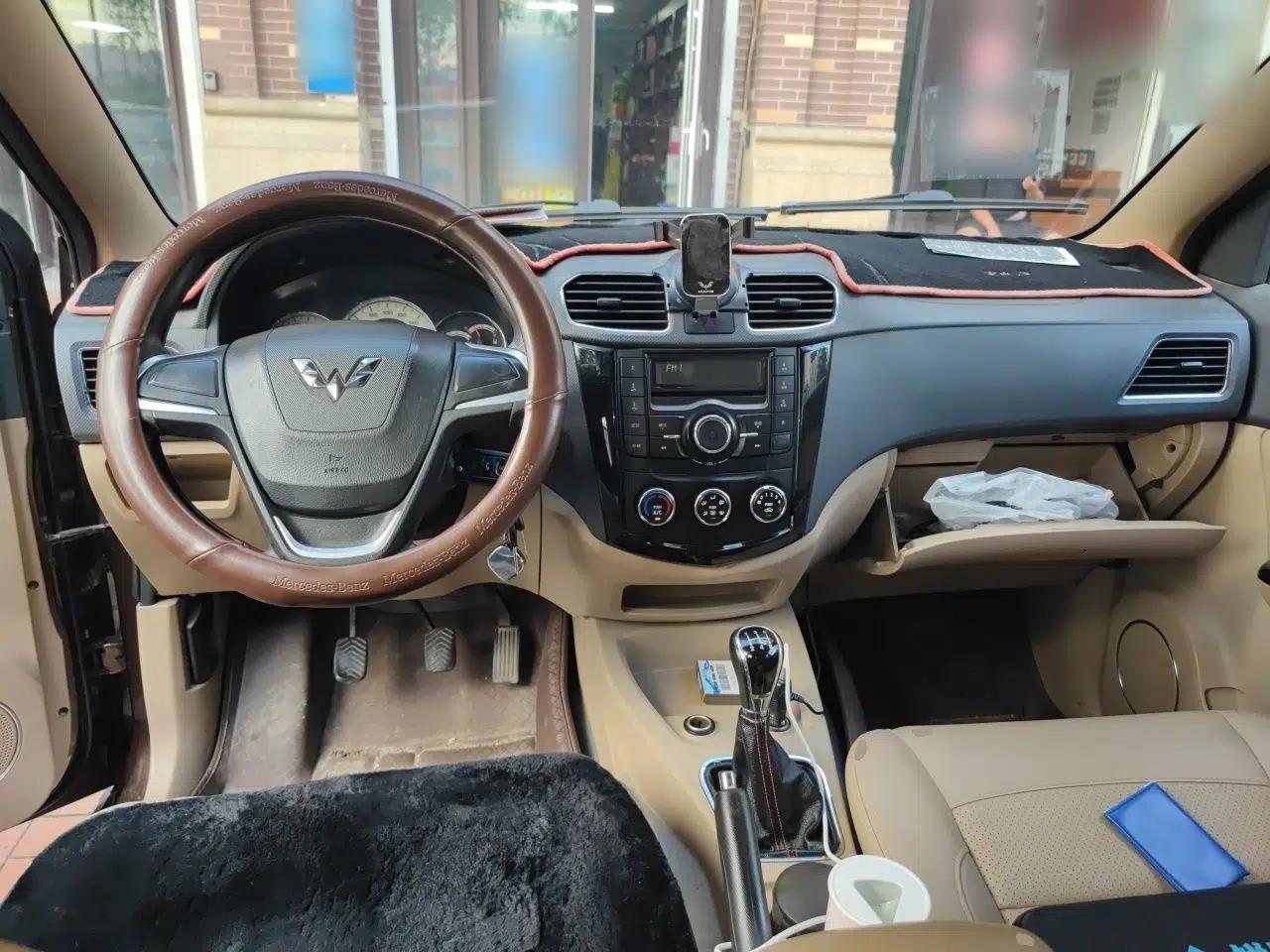Wuling Hongguang 2014 1.5L S Comfort Model — миниатюра 9