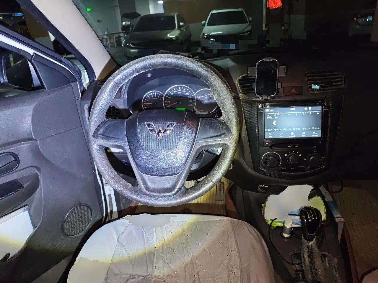 Wuling Hongguang 2015 1.2L S Base Model China V Standard — миниатюра 10