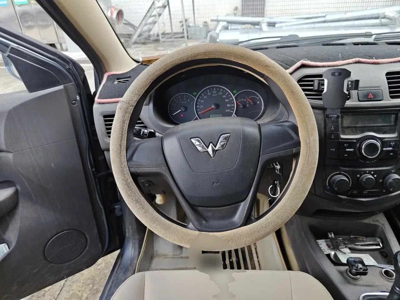 Wuling Hongguang 2014 1.5L Standard Version — миниатюра 10