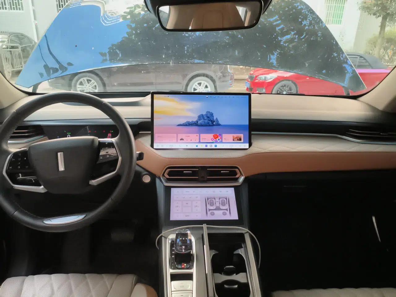 Wey Latte DHT-PHEV 2022 1.5T Two-Wheel-Drive Extra-Large Version — миниатюра 9