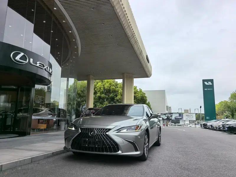 Lexus ES 2022 200 Premium Edition — миниатюра 1