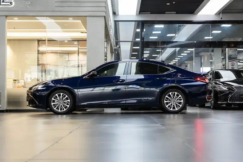 Lexus ES 2025 300h Premium Edition — миниатюра 3
