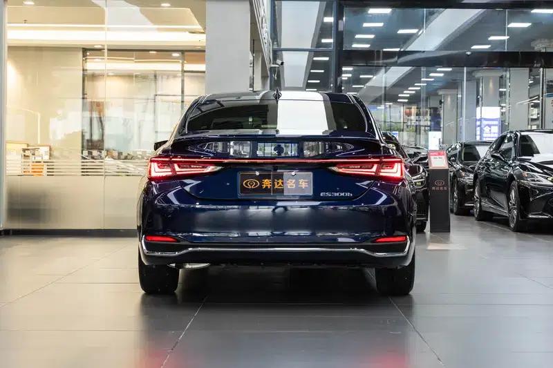 Lexus ES 2025 300h Premium Edition — миниатюра 4
