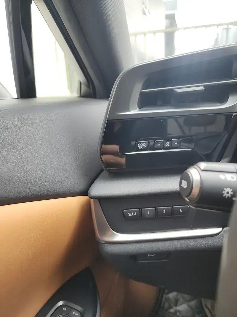 Lexus RZ 2023 450e DIRECT4 Executive Edition — миниатюра 11