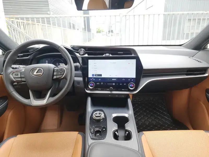 Lexus RZ 2023 450e DIRECT4 Executive Edition — миниатюра 14