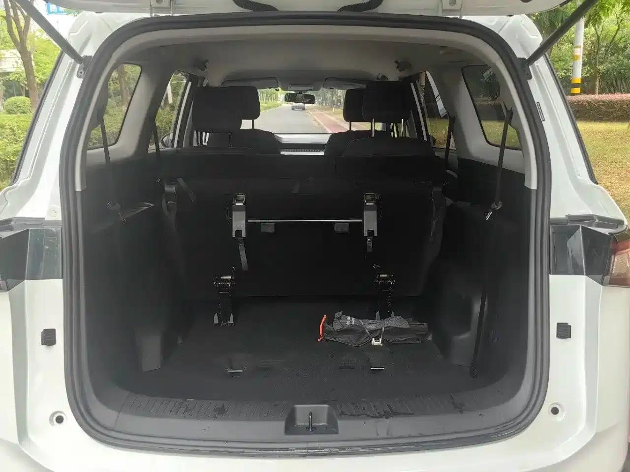 Wuling Jiachen 2022 1.5L Manual Comfort Model — миниатюра 11