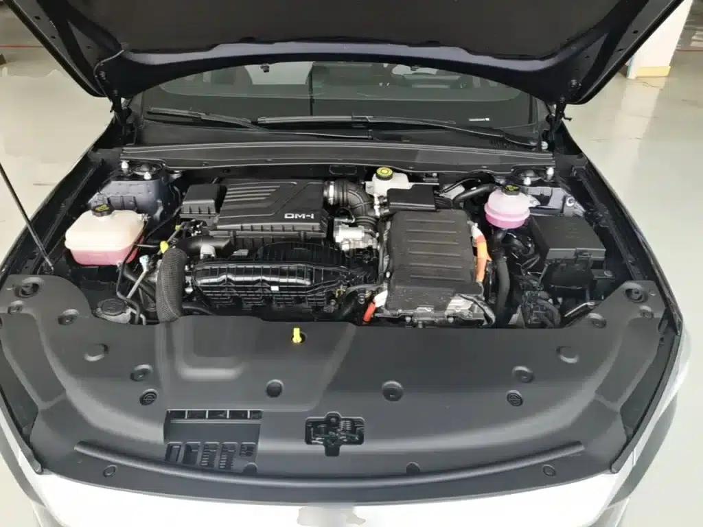 Qin PLUS 2024 Glory Edition DM-i 55KM Leading Model — миниатюра 20