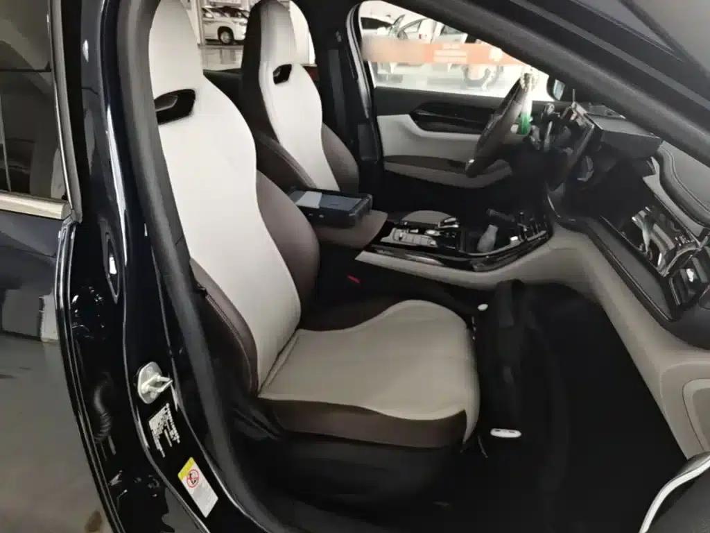 Qin PLUS 2024 Glory Edition DM-i 55KM Leading Model — миниатюра 25