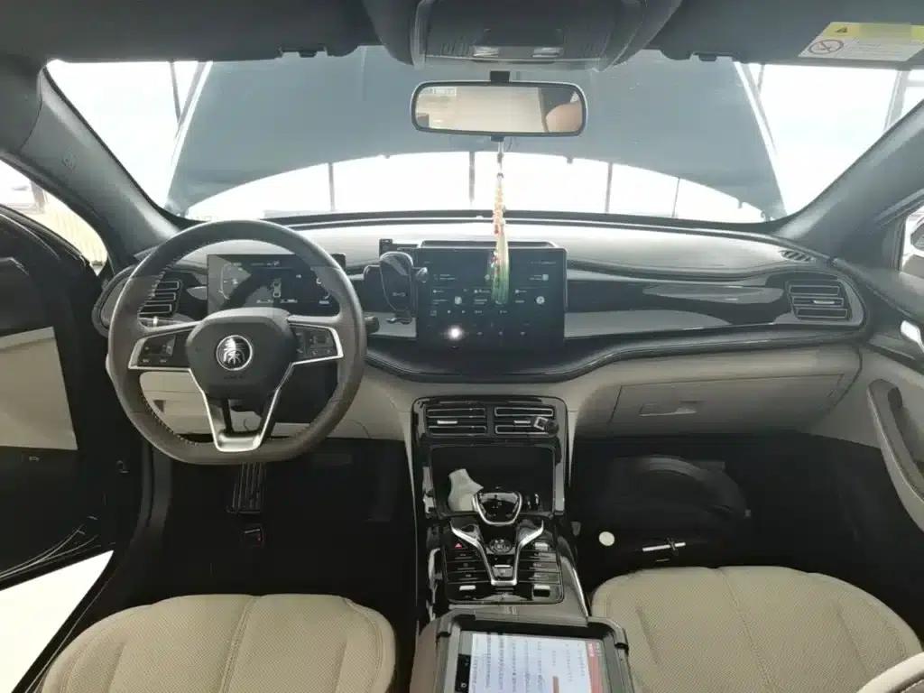 Qin PLUS 2024 Glory Edition DM-i 55KM Leading Model — миниатюра 10