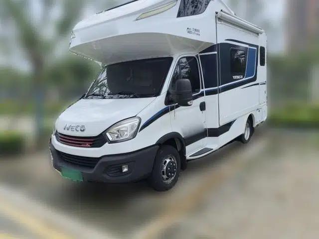 Iveco Eurocargo Yutong converted RV, 3.0-liter diesel, automatic transmission, 6-seater RV
