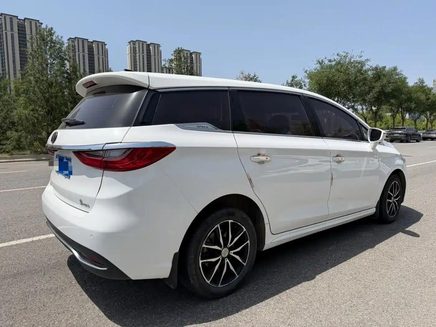 Song MAX 2017 1.5T Automatic Intelligent Luxury 7-Seater — миниатюра 4