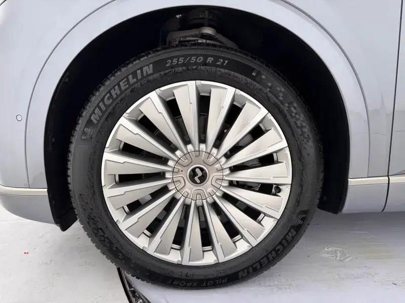 2025 Audi L90 Six-Seat Ultra — миниатюра 11