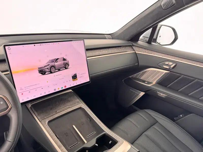 2025 Audi L90 Six-Seat Ultra — миниатюра 18