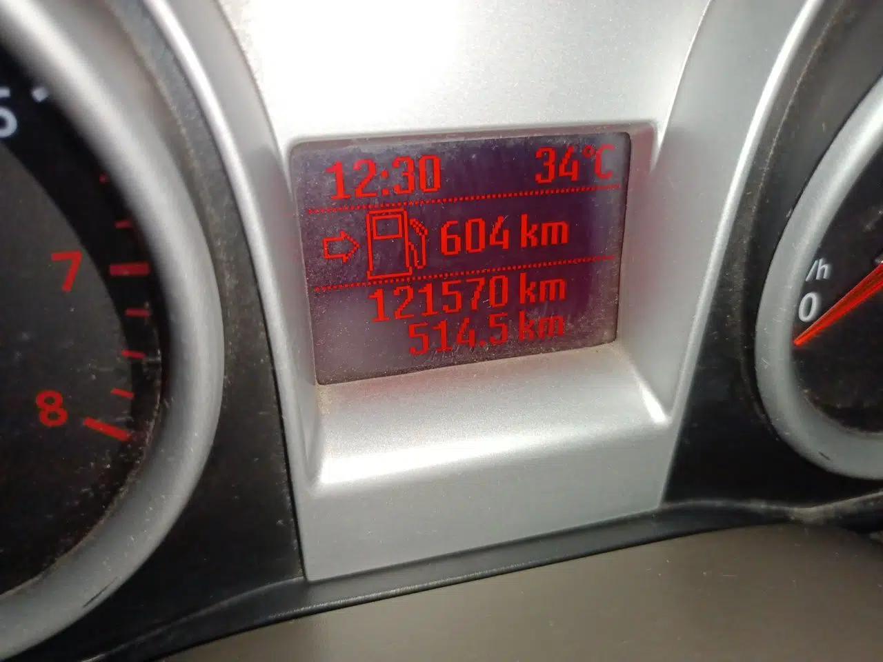 Ford Focus 2013 Hatchback Classic 1.8L Manual Fashion Edition — миниатюра 12