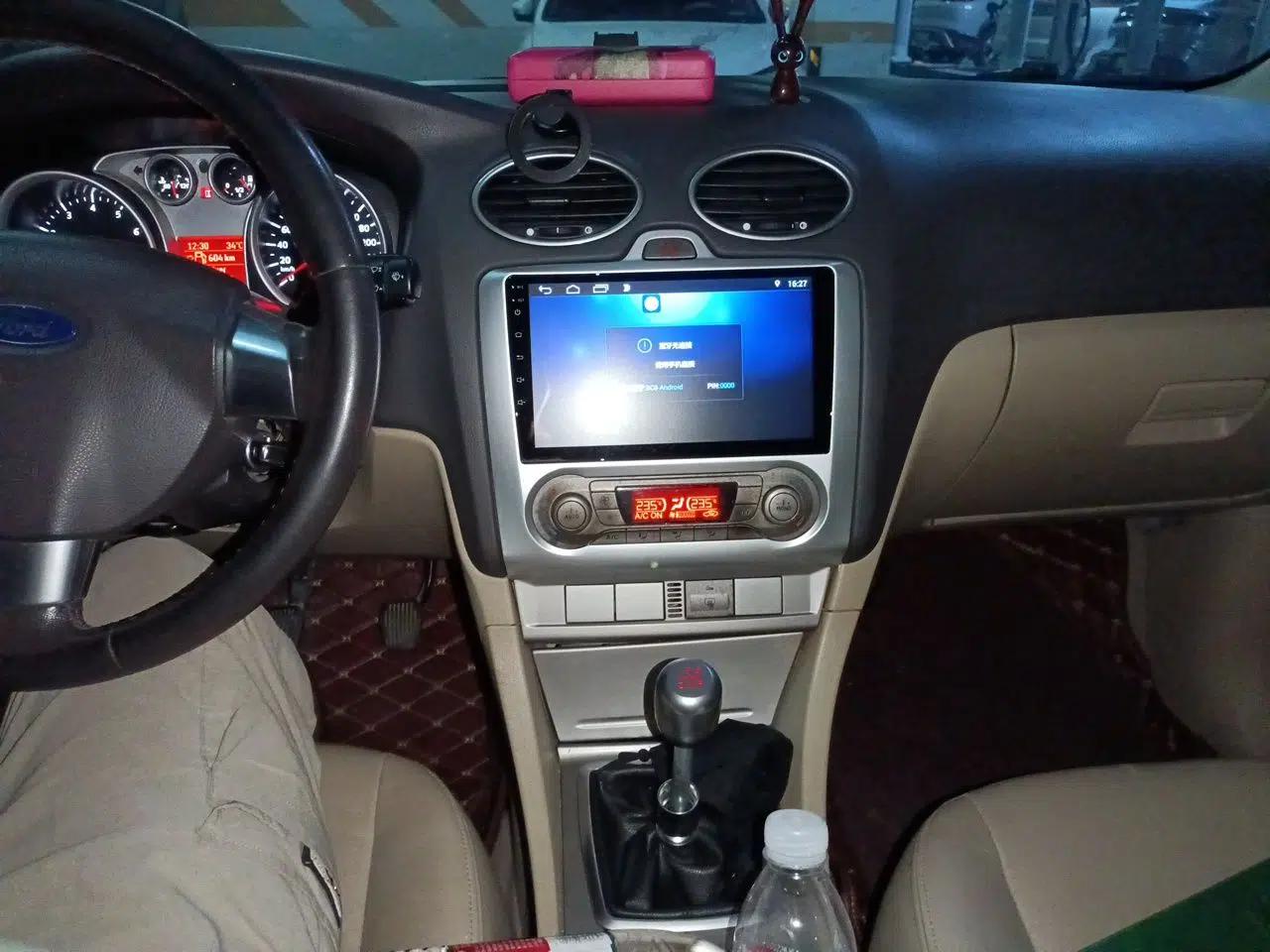 Ford Focus 2013 Hatchback Classic 1.8L Manual Fashion Edition — миниатюра 13