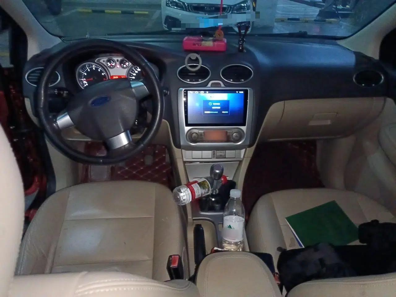 Ford Focus 2013 Hatchback Classic 1.8L Manual Fashion Edition — миниатюра 9