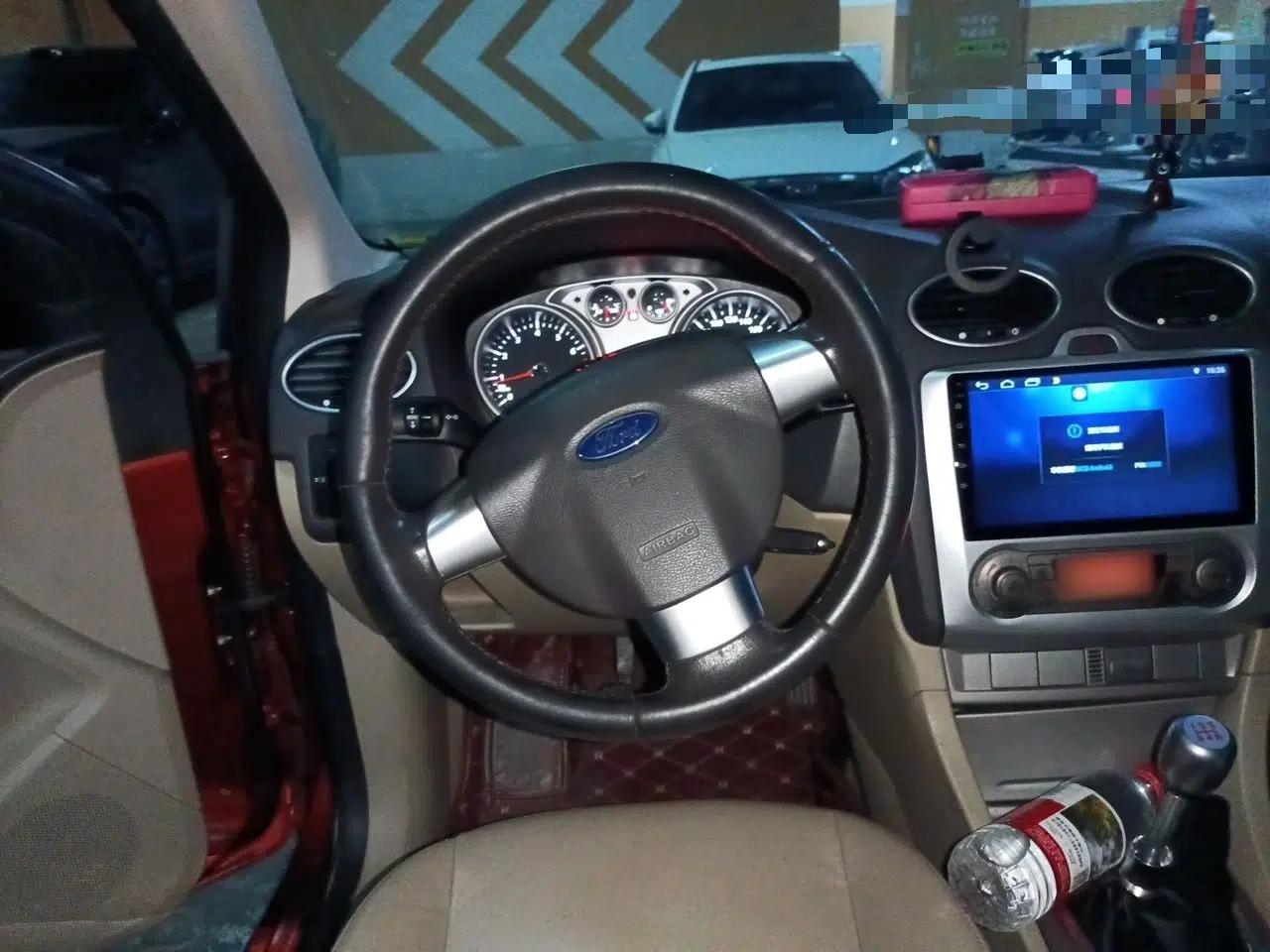 Ford Focus 2013 Hatchback Classic 1.8L Manual Fashion Edition — миниатюра 10
